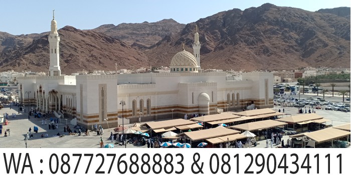 masjid uhud dilihat dari atas bukit uhud