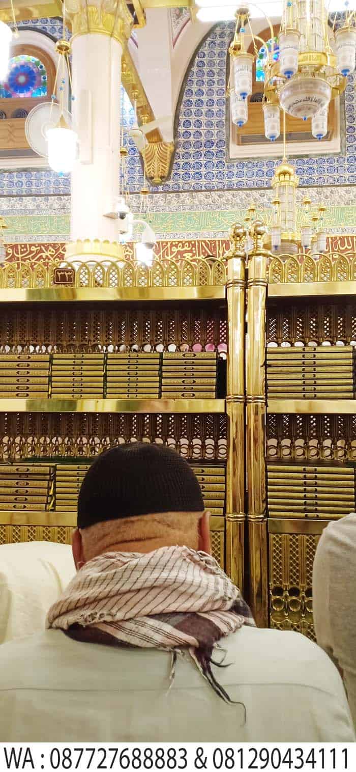 sholat dan berdoa di raudha makam nabi muhammad