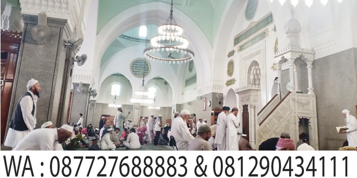 sholat di masjid quba madinah