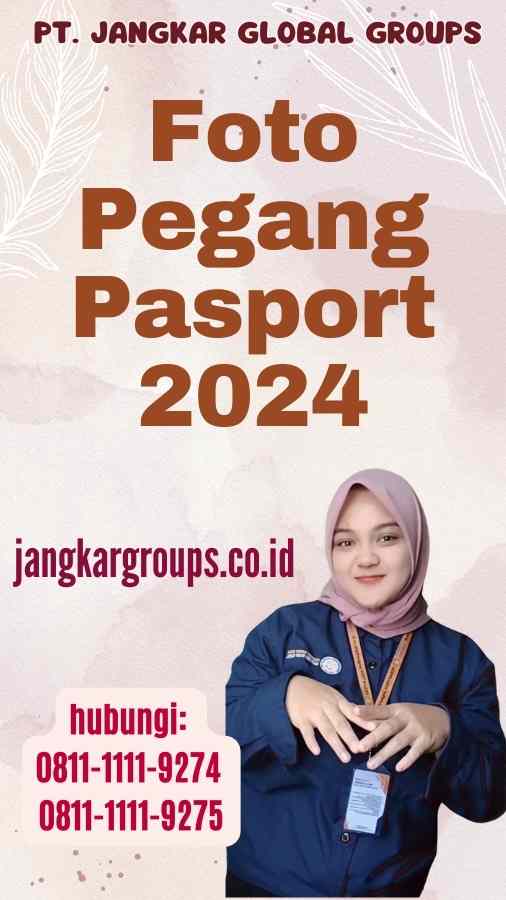 Foto Pegang Pasport 2024